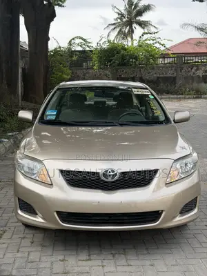 Toyota Corolla LE 4dr Sedan (1.8L 4cyl 4A) 2010 Gold