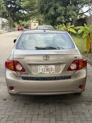 Toyota Corolla LE 4dr Sedan (1.8L 4cyl 4A) 2010 Gold