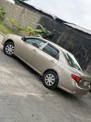 Toyota Corolla LE 4dr Sedan (1.8L 4cyl 4A) 2010 Gold
