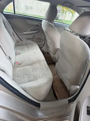 Toyota Corolla LE 4dr Sedan (1.8L 4cyl 4A) 2010 Gold