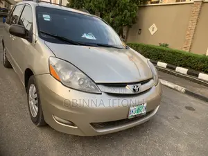 Toyota Sienna 2008 Gold