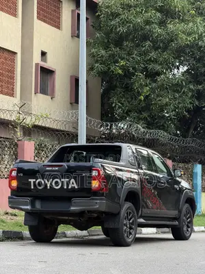 New Toyota Hilux 2026 Black