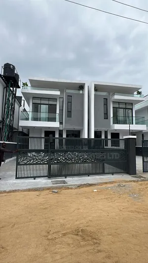 4bdrm Duplex in Ikota for sale