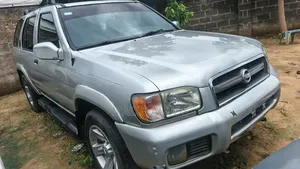Nissan Pathfinder 2002 Silver