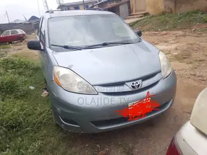 Toyota Sienna LE 4WD 2007 Blue