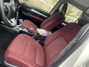Toyota Hilux 2022 White
