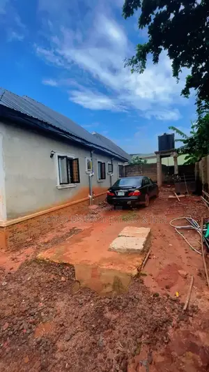 3bdrm Bungalow in Oshimili South for sale