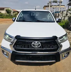 Toyota Hilux 2018 White