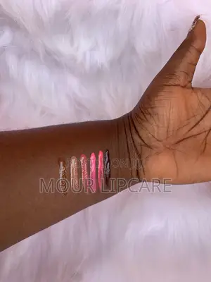 Adevnture Glasting Pigmented Lipgloss