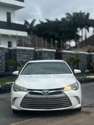 Toyota Camry LE 4dr Sedan (2.5L 4cyl 6A) 2016 White