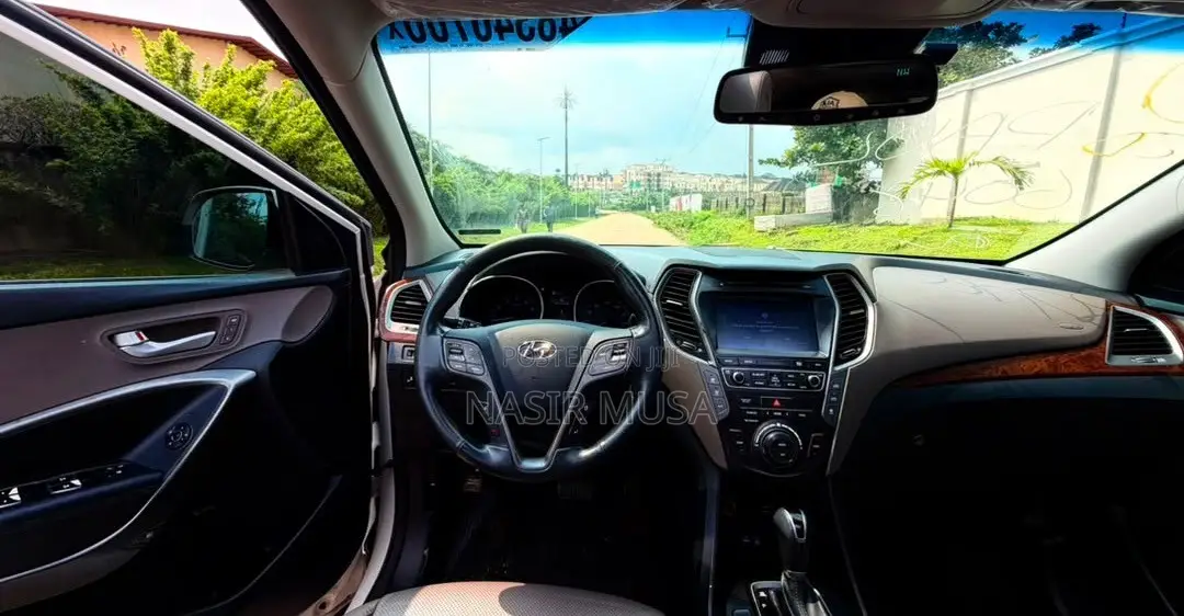 Hyundai Santa Fe 2017 White