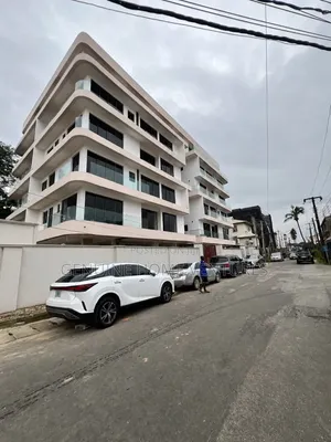 4bdrm Penthouse in Shonibare Estate for sale
