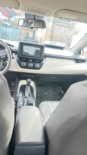 Toyota Corolla LE 2021 White