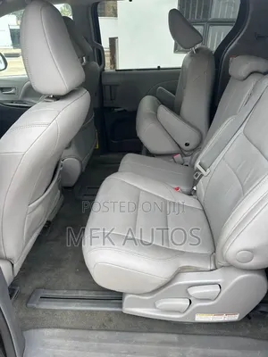 Toyota Sienna XLE 7-Passenger 4dr Minivan AWD (3.5L 6cyl 6A) 2015 Black