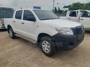 Toyota Hilux 2013 White