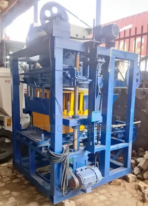 Concrete Block Making Machine, a Small Mobile or Fixed Industrial