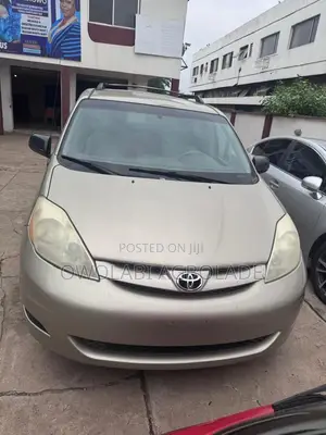 Toyota Sienna LE AWD 2005 Gold