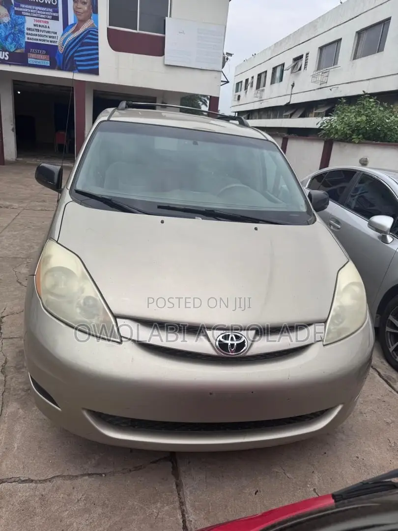 Toyota Sienna 2007 Gold
