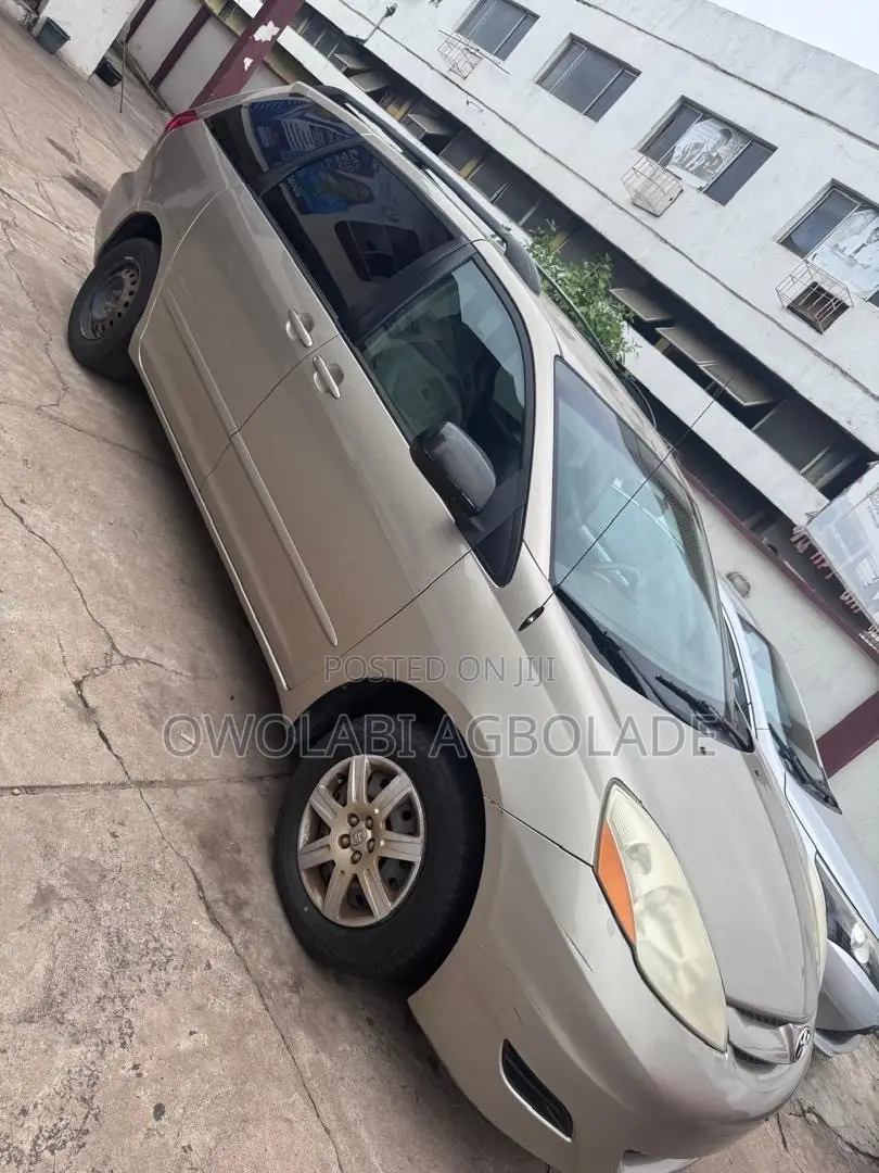Toyota Sienna 2007 Gold