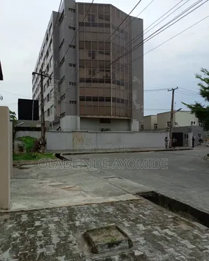 For Sale: An Office Building on 7Floors With a Total of 6,674sq