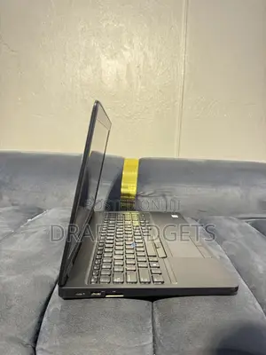 Laptop Dell Precision 15 3520 24GB Intel Core i7 SSD 512GB