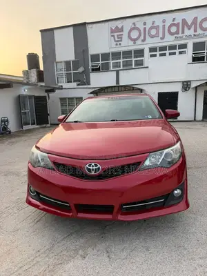 Toyota Camry SE 4dr Sedan (2.5L 4cyl 6A) 2013 Red