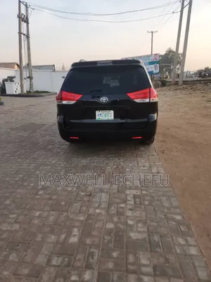 Toyota Sienna 2013 Black