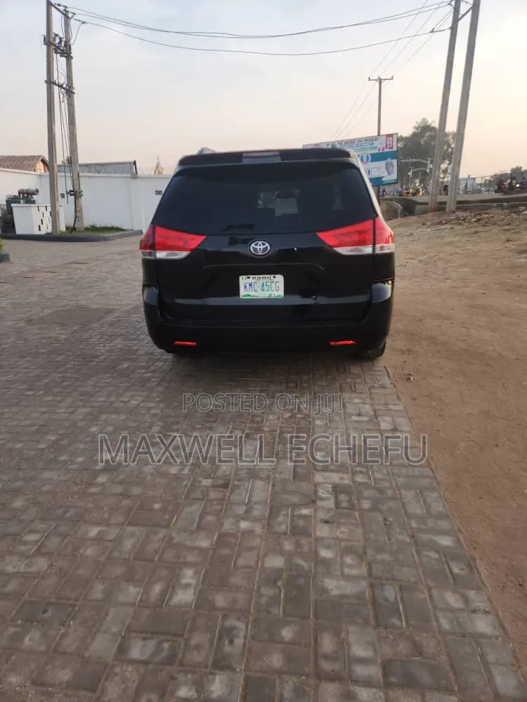 Toyota Sienna 2013 Black