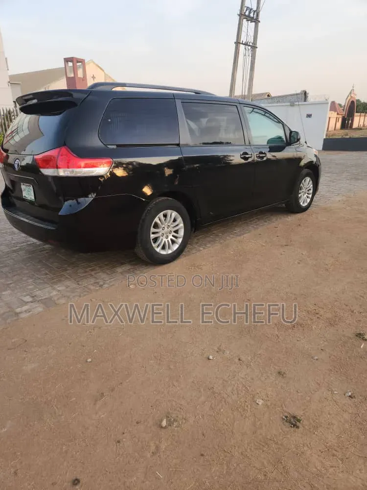 Toyota Sienna 2013 Black
