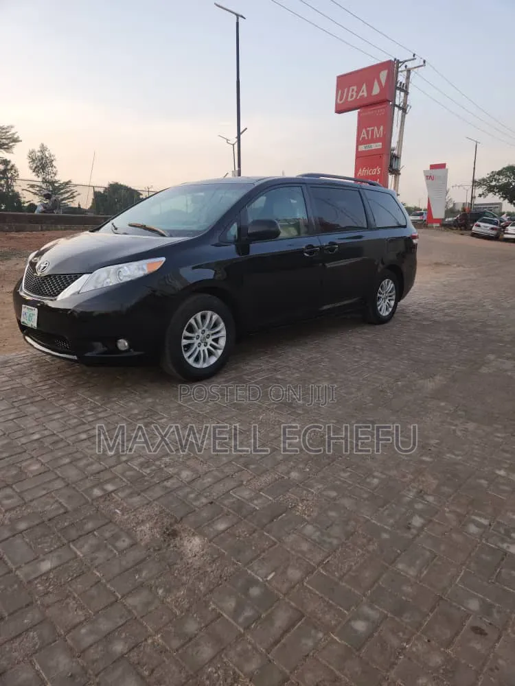 Toyota Sienna 2013 Black