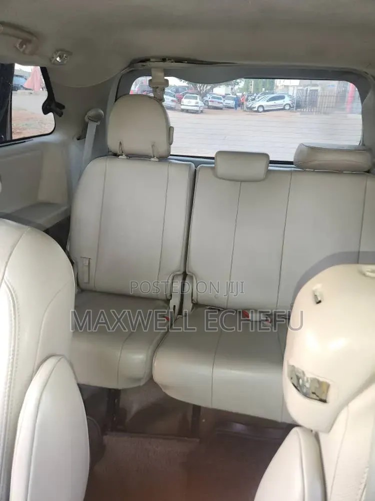 Toyota Sienna 2013 Black