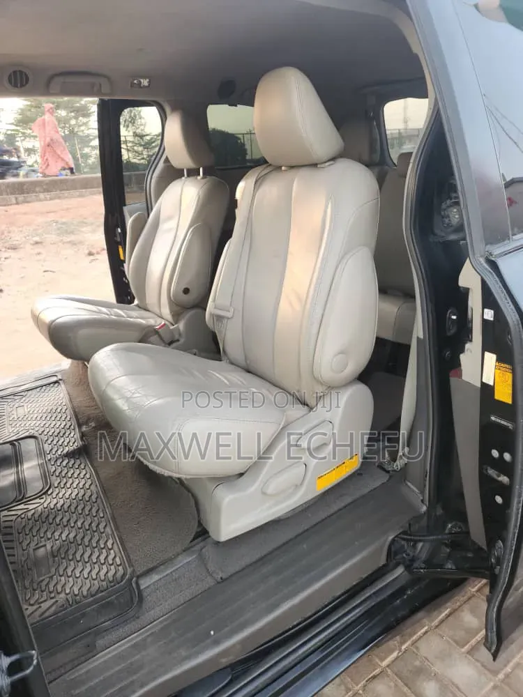Toyota Sienna 2013 Black