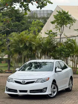 Toyota Camry SE 4dr Sedan (2.5L 4cyl 6A) 2014 White