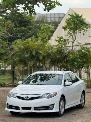 Toyota Camry SE 4dr Sedan (2.5L 4cyl 6A) 2014 White