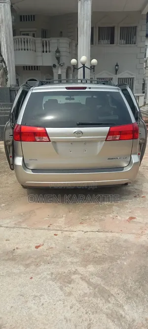 Toyota Sienna 2005 Silver