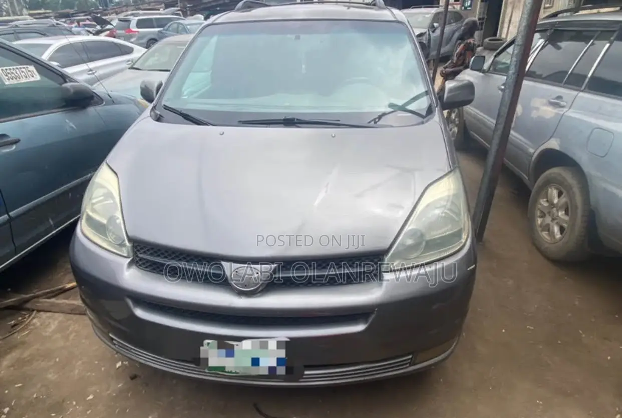 Toyota Sienna 2004 Gray