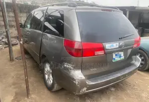 Toyota Sienna 2004 Gray