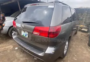 Toyota Sienna 2004 Gray