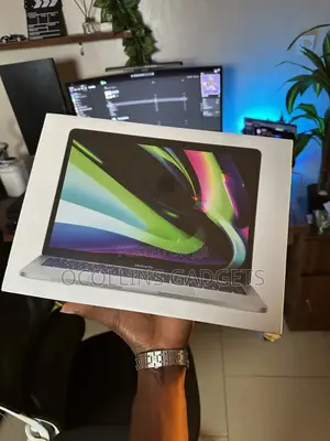 New Laptop Apple MacBook Pro 2022 M2 8GB Apple M2 SSD 256GB