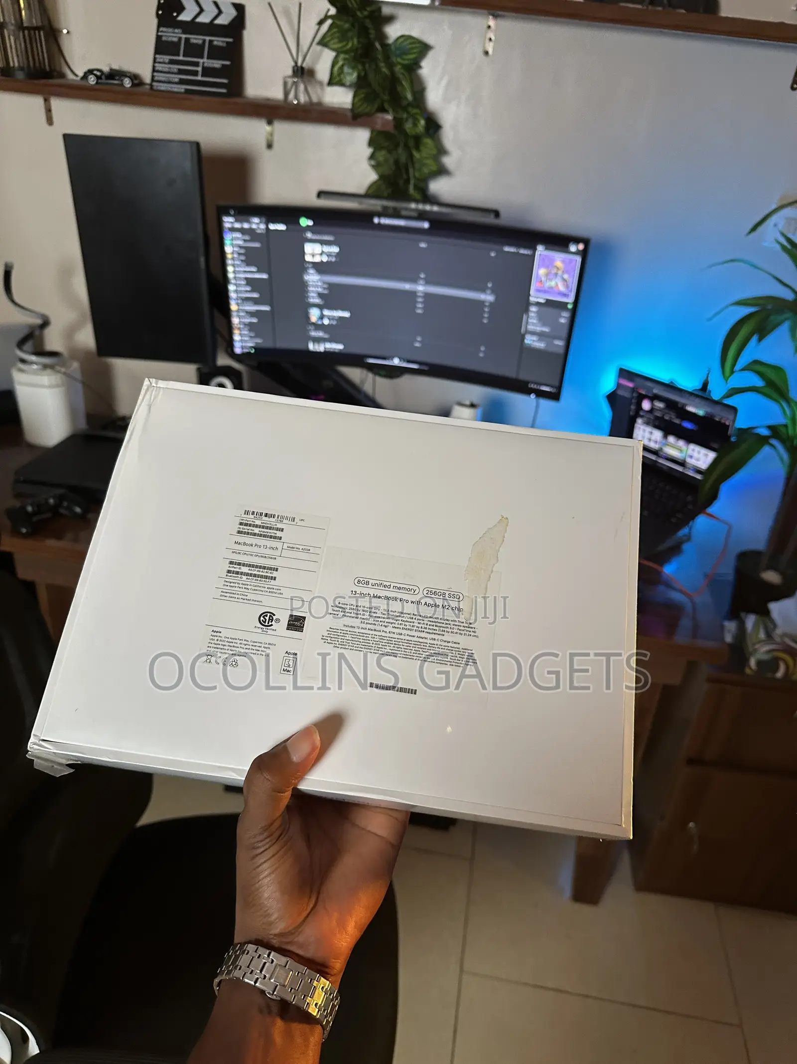 New Laptop Apple MacBook Pro 2022 M2 8GB Apple M2 SSD 256GB