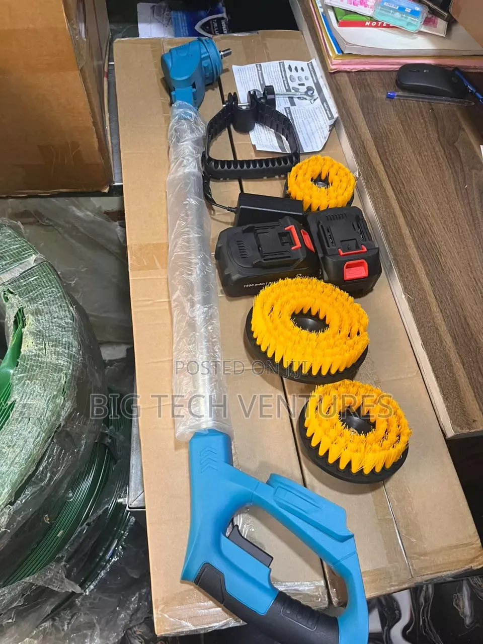 Cordless Electric Spin Scrubber With an Extendable Telescopic Handle,