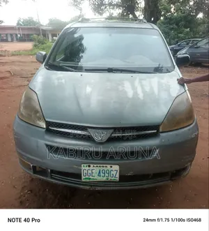 Toyota Sienna 2003 Silver