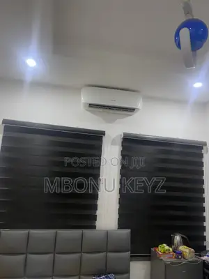 2 Window Blind