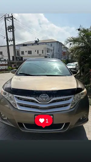 Toyota Venza V6 AWD 2011 Gold