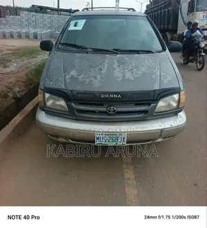 Toyota Sienna 2001 Green