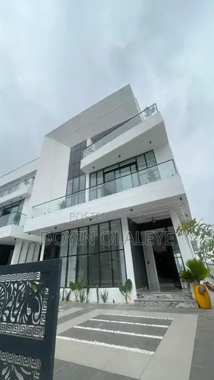6bdrm Duplex in Chevron for sale