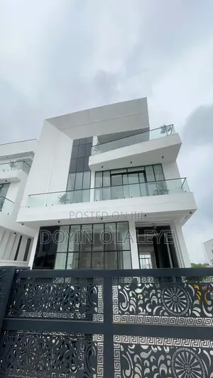 6bdrm Duplex in Chevron for sale