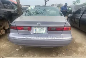 Toyota Camry Automatic 1999 Silver