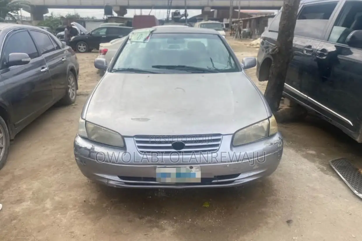 Toyota Camry Automatic 1999 Silver