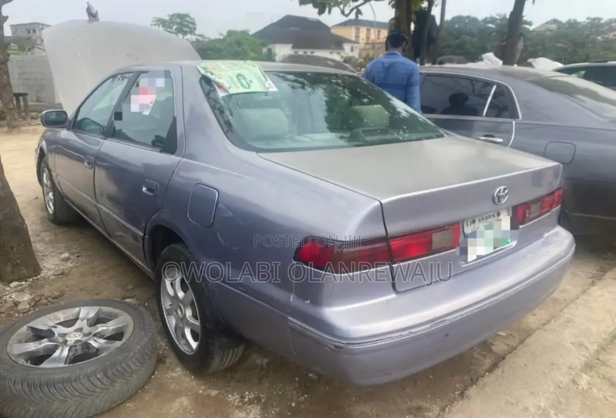 Toyota Camry Automatic 1999 Silver